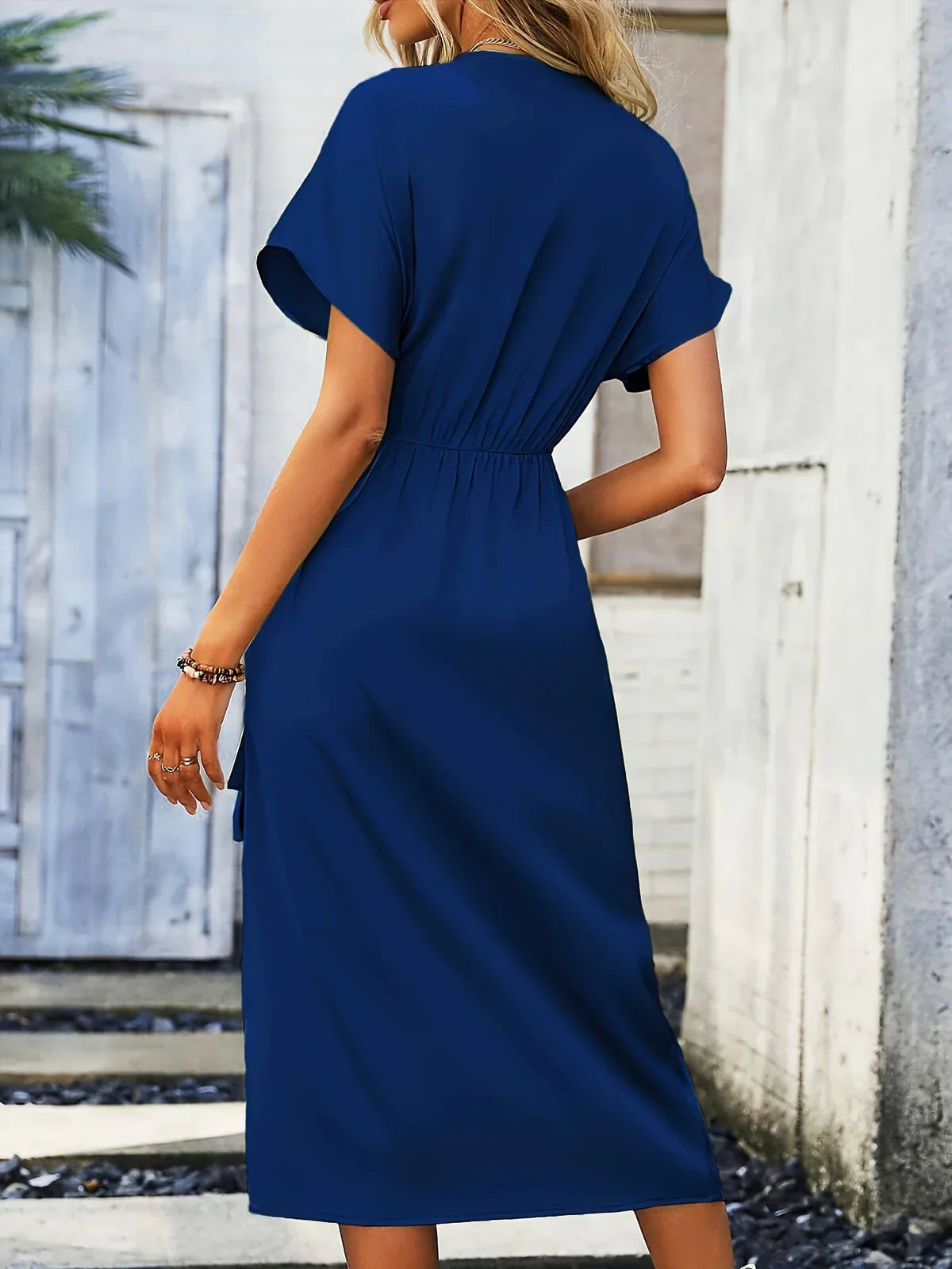 Isoliera - Elégante robe portefeuille avec décolleté en V