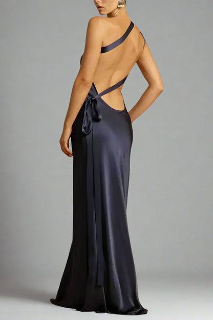 Maxine - Élégante robe à une épaule avec dos ouvert et encolure inclinée